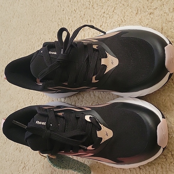 NWT Reebok Verse Black and LT Pink Sneakers - Picture 3 of 6